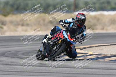 media/Oct-13-2025-Moto Forza (Mon) [[a66d839500]]/3-B Group/Session 3 (Turn 16)/